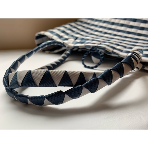 Free with purchase - Super cute blue and white beach or picnic bag - Picture 9 of 9